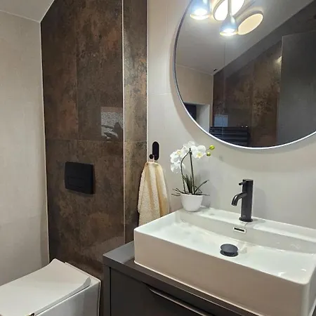 Apartmanica 5b Private Wellness, Garage, 도노발리